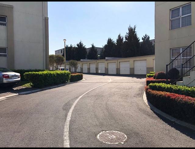 2 BEDROOM PROPERTY TO RENT IN VREDEKLOOF EAST